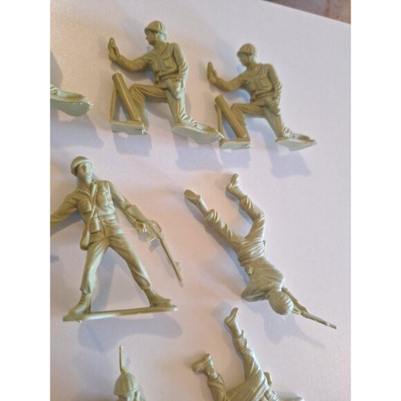 Vietnam Korea Soldier 12 Figures Plastic Army Vintage Lot 2" Beige Green Yellow - Picture 11 of 11